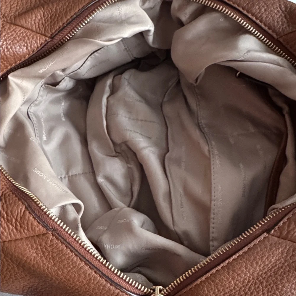 Michael Kors Brown Pebbled Leather Multi-Pocket Shoulder Bag. Gold hardware. - Picture 12 of 14